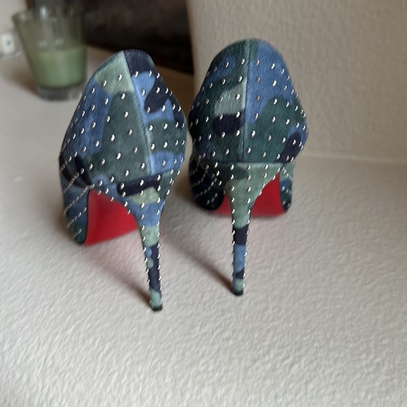Authentic  Christian louboutin - Picture 3 of 6